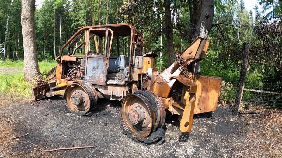 Lubomíra připravil žhář o živobytí. Zapálil mu traktor po otci