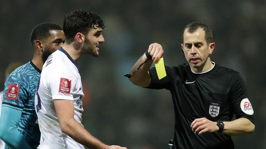 Revoluce ve fotbale? V Anglii zvažují zavedení trestné lavice