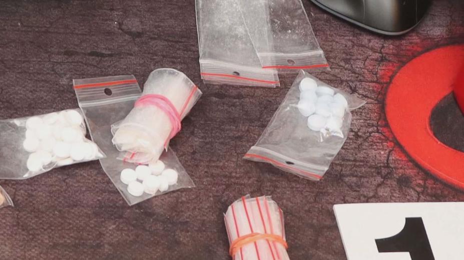 Na Šumpersku proběhl zátah na drogy. Hlavnímu podezřelému je teprve 19 let