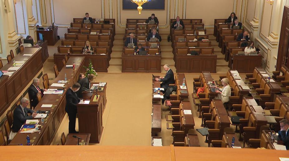 Sněmovna jedná o trestním zákoníku. Za neplacení výživného má hrozit vězení
