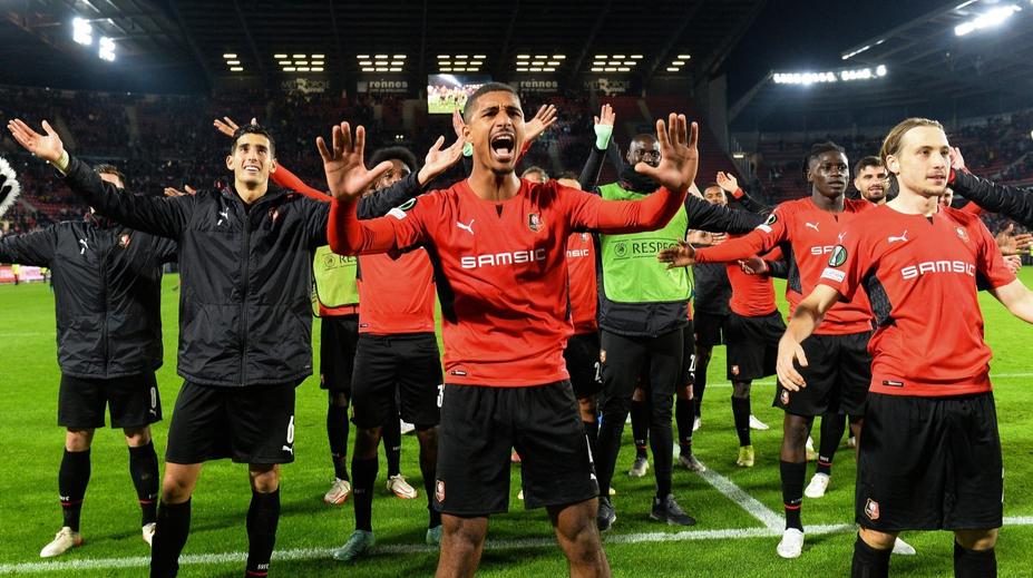 Saint-Étienne má po skvělém obratu první výhru, Rennes deklasoval Lyon