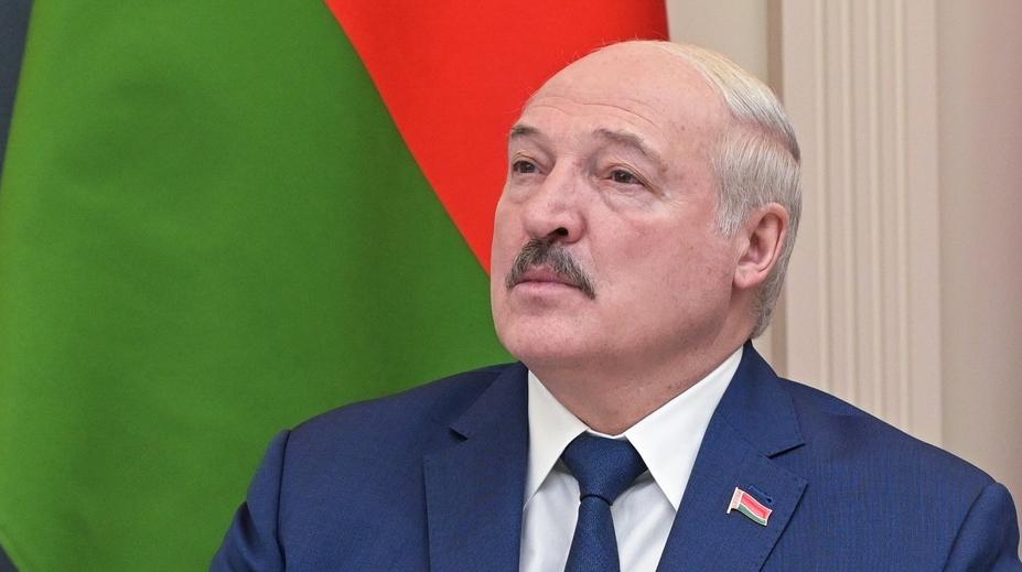 Lukašenko se ocitl v kleštích. Rusko ho tlačí do války na Ukrajině