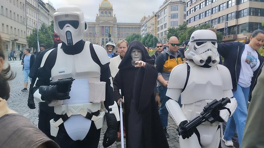Přednášky, workshopy a množství masek. Fanoušci si připomněli Den Star Wars