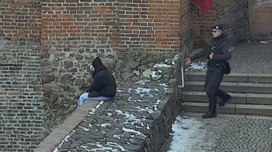 Nešťastná láska přivedla ženu na okraj hradeb. Chtěla spáchat sebevraždu