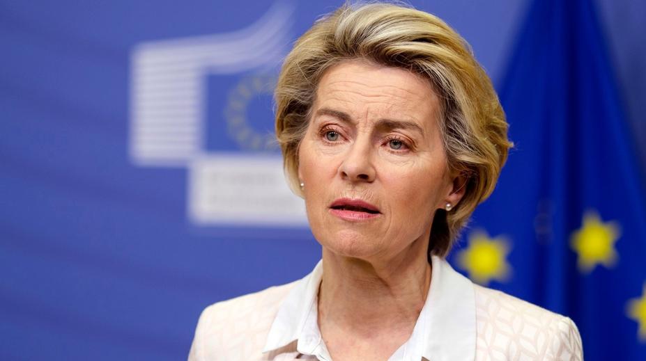 Pod von der Leyenovou se houpe židle. Europoslanci jí chtějí vyslovit nedůvěru