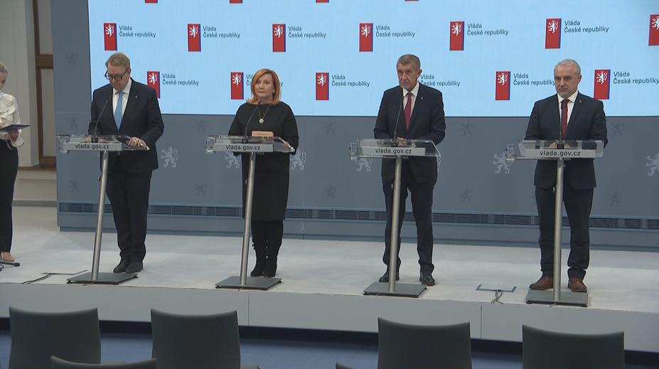 Státní zaměstnanci dostanou přidáno. Vláda se na tom dohodla s odboráři