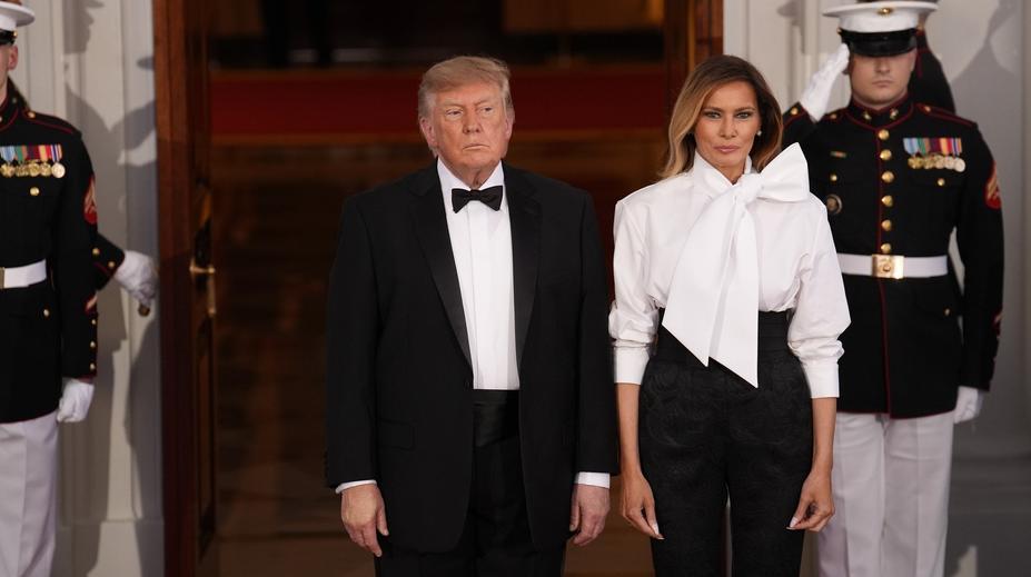 Podivné ruce a usínání v překvapivou chvíli. Trumpův stav vyvolal pozdvižení