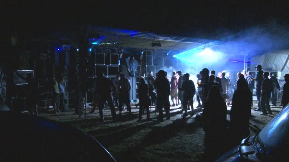 Přelomový rozsudek: Organizátoři technoparty zaplatí lidem za hluk
