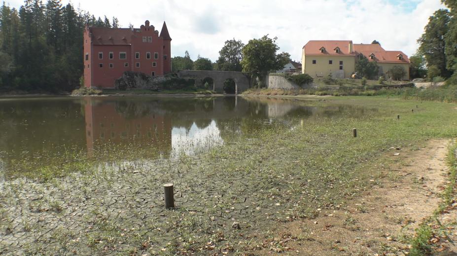 Slavný zámek z pohádek je téměř bez vody. Oprava vyjde na 50 milionů