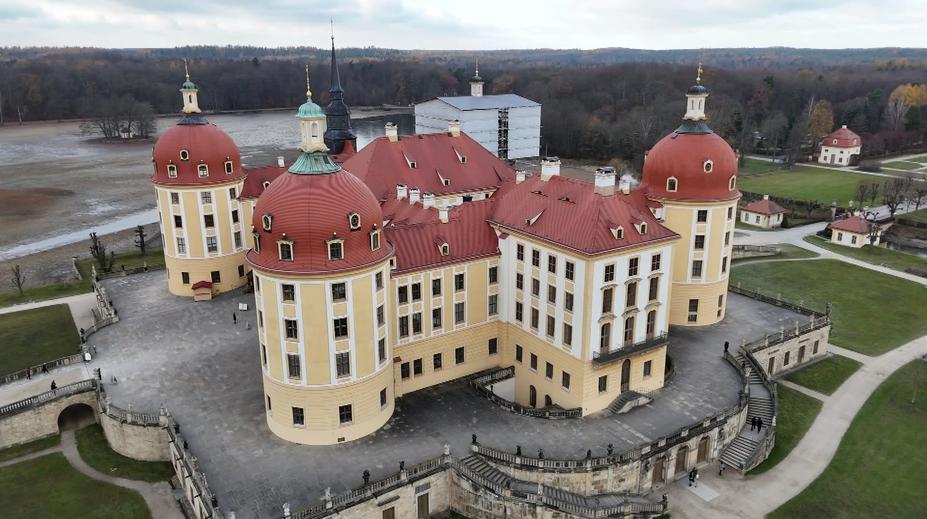 Na Moritzburg se vrátila Popelka. V Německu vystavují kostýmy z legendární pohádky