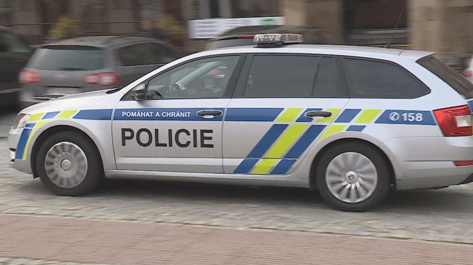 Řidič v Liberci srazil lidi na kole. Od nehody ujel, cyklista je v nemocnici