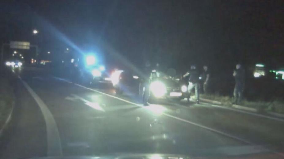 Řidič se snažil ujet policejní hlídce. Zastavil ho až zátaras