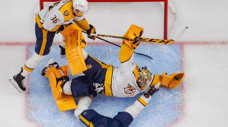 Jako Superman, brankář Saros svým zákrokem udivil celou NHL