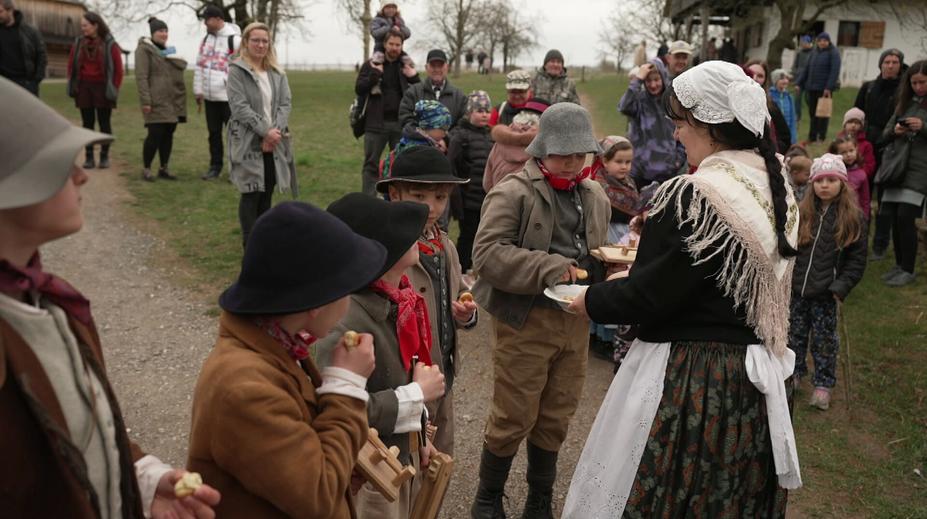 Ve východních Čechách na Bílou sobotu drží starou tradici. Chlapci vodí jidáše
