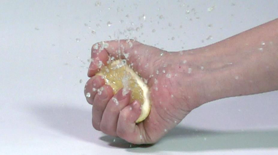 Kam dostříkne citrón a co udělá vejce, když spadne na špičku