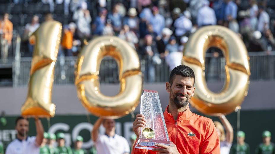 Djokovič slaví jubilejní stý titul. Finále ovládl po obrovské bitvě