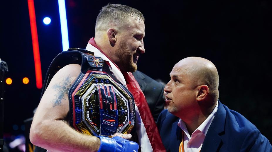 Šok u Bílého domu. Gaethje zničil Topuriu, Pereira padl. Trump gratuloval přímo v kleci