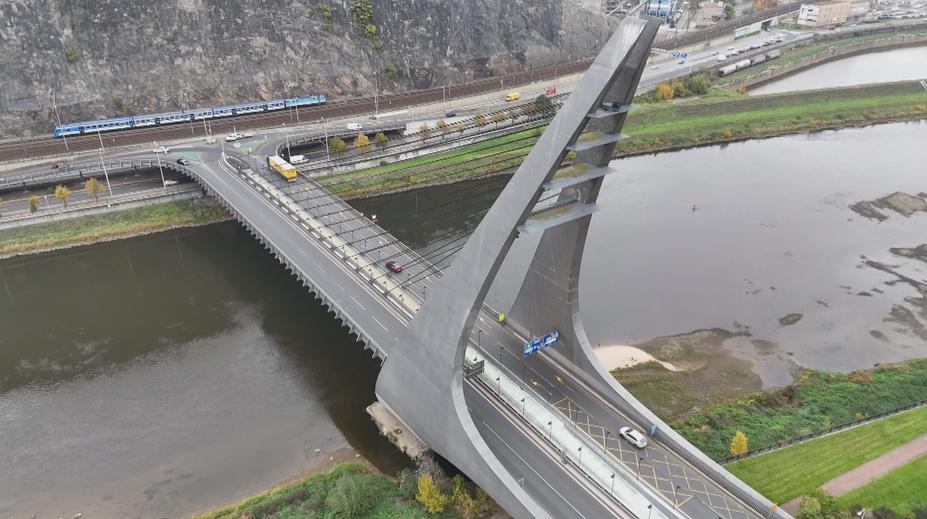 Řidiče v Ústí čekají komplikace v dopravě. Most přes Labe projde rekonstrukcí