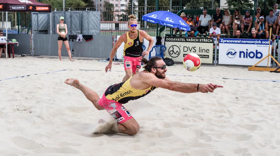Nadupaný turnaj v beachvolejbalu ovládla silná mužská dvojice