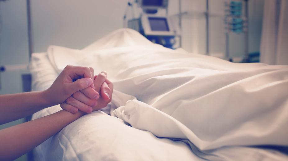 Itálií otřásají obavy ze smrtelného viru. Žena zemřela, úřady jsou v pohotovosti