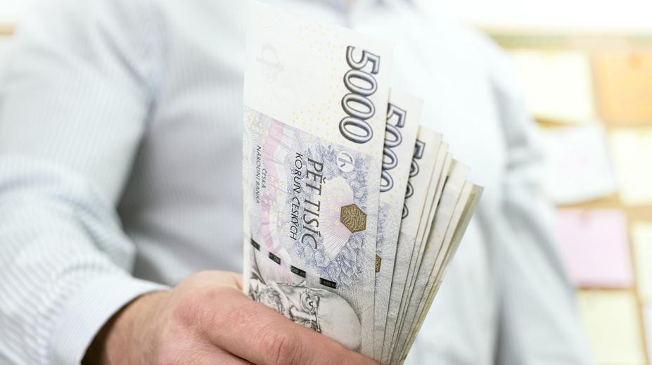 ČNB vydá speciální bankovky. Zavedla ale pro lidi limit