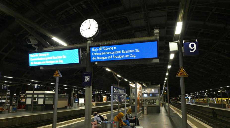 Na železnici v Německu vypadlo spojení, porucha zastavila vlaky v celé zemi