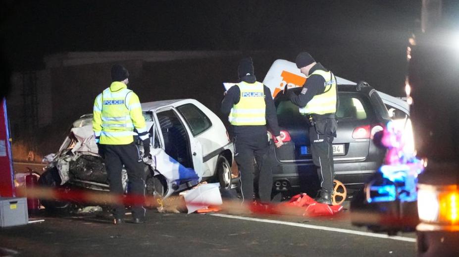 Tragická nehoda na Příbramsku. Zemřeli muž a žena, další člověk je zraněný