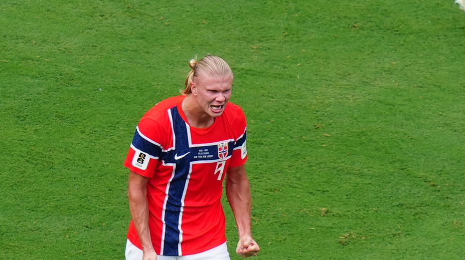 Proč není jen Haaland? Norský kanonýr má neobvyklý nápis na dresu
