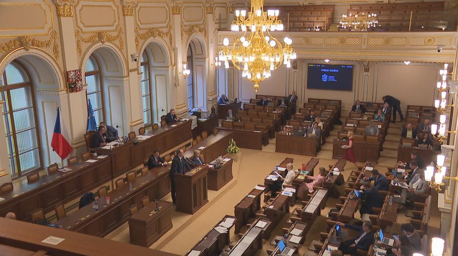 Stát si posvítí na pobyt cizinců v Česku. Zvýší to bezpečnost, shodují se poslanci