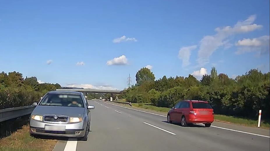 VIDEO: Důchodce jel po dálnici v protisměru. Policie rychle zasáhla