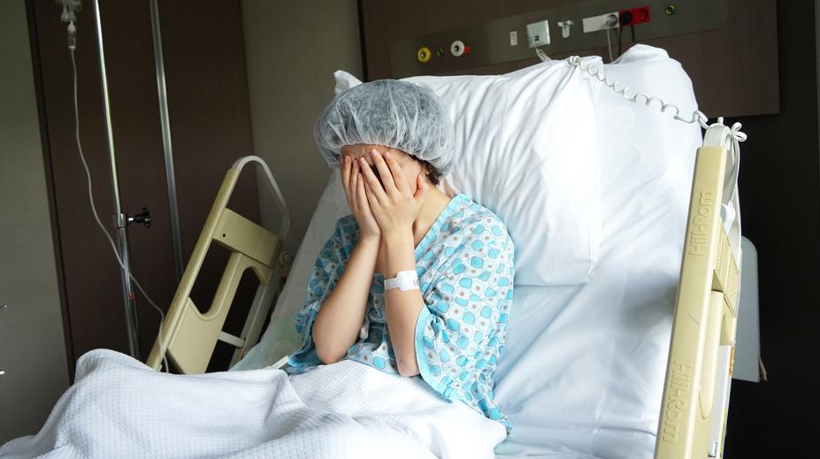 Žena si myslela, že za její problémy mohou hormony. Skončila ve vážném stavu