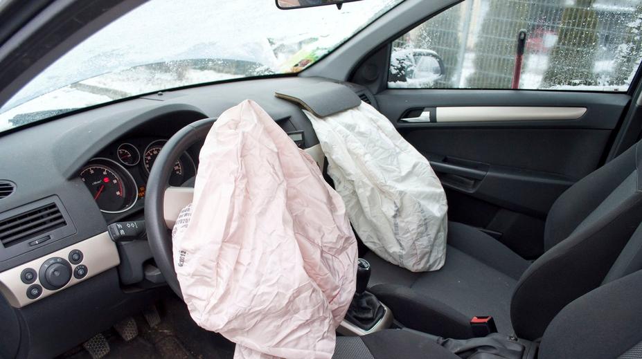 Špatný airbag zabil řidičku. Úřady hledají miliony vadných aut