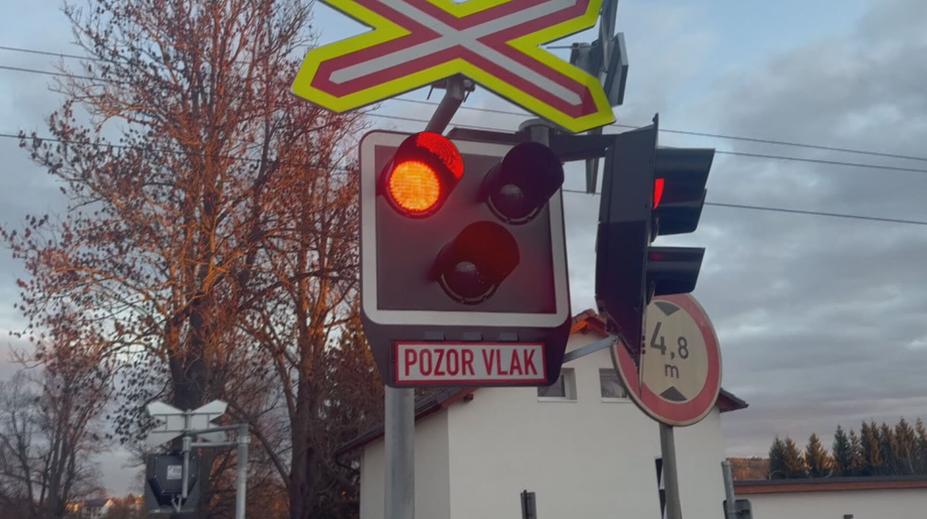 Vlak u Svitav usmrtil člověka. Provoz na železnici byl omezený