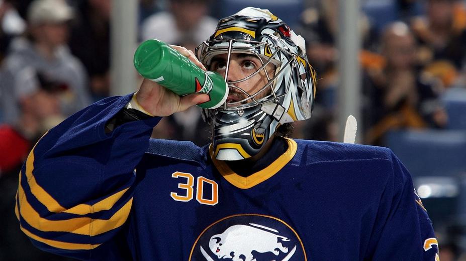 Buffalo bude v příští sezoně slavit, po Haškovi vyřadí číslo druhého brankáře