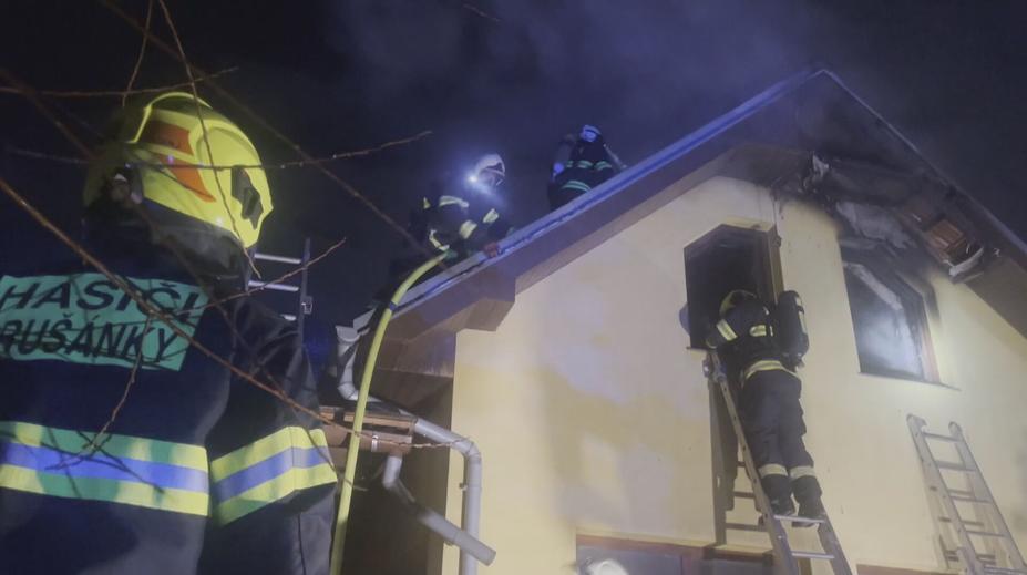 Přibývá požárů od kamen a krbů. Často za to může jejich neodborná instalace