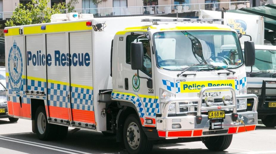Australská policie zastřelila 16letého radikála, který bodal na parkovišti