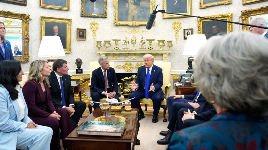 Fotografie Trumpa vyvolaly spekulace o jeho zdraví. Média řeší jeho kotníky