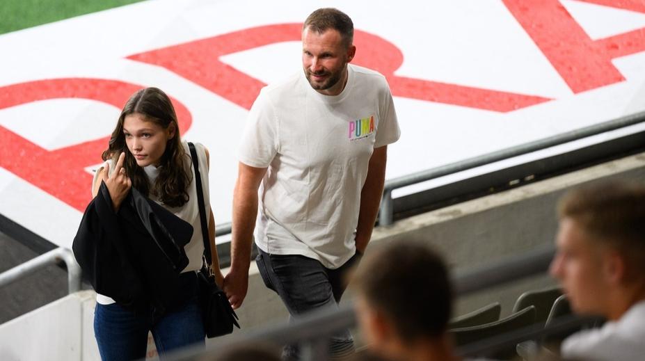 Rodinka se ukázala v celé kráse. Brankář Kolář se pyšní synem Sebastianem