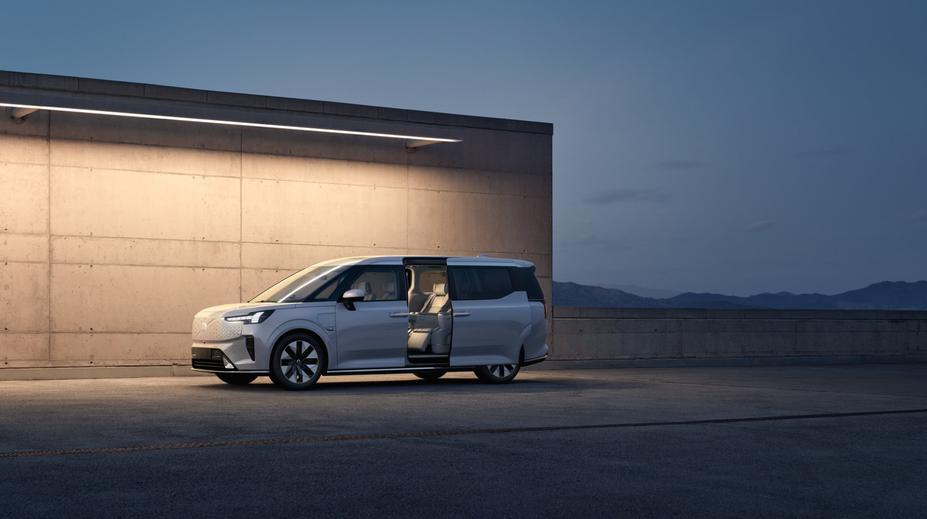 Úžasný obývák na kolech. Volvo ukazuje, že segment rodinných MPV není mrtvý