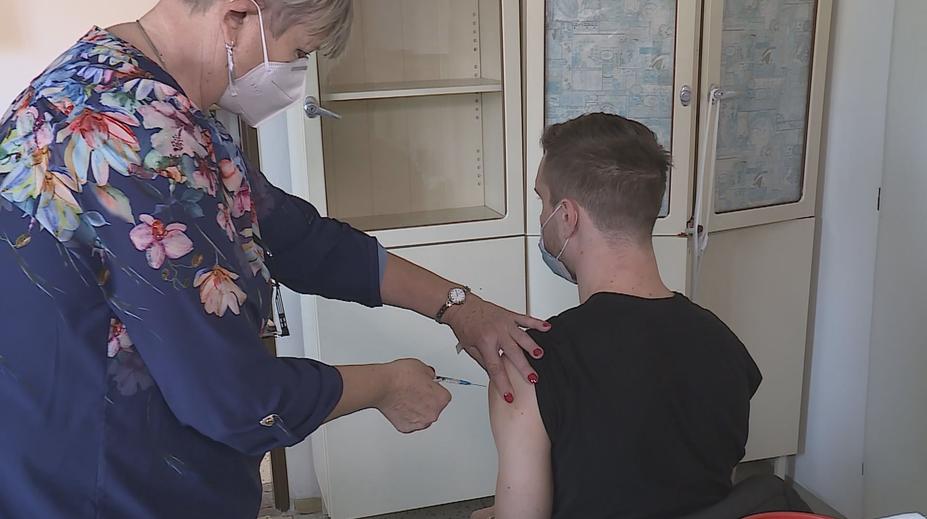 Lidé mají velký zájem o očkování. Do některých obcí už vyjel mobilní tým