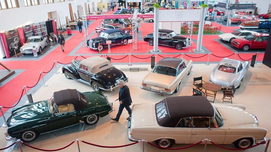 Na výstavě v Berlíně mají mustang z filmu 60 sekund a Elvisovo BMW