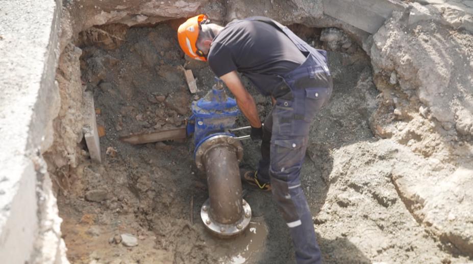 Města obchází strach z praskajícího potrubí. Havárie řešíme obden, říkají technici