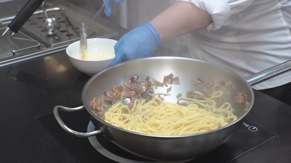 Děti z Újezda dál trpí po nákaze salmonelou. Ředitel školy zvažuje, že skončí