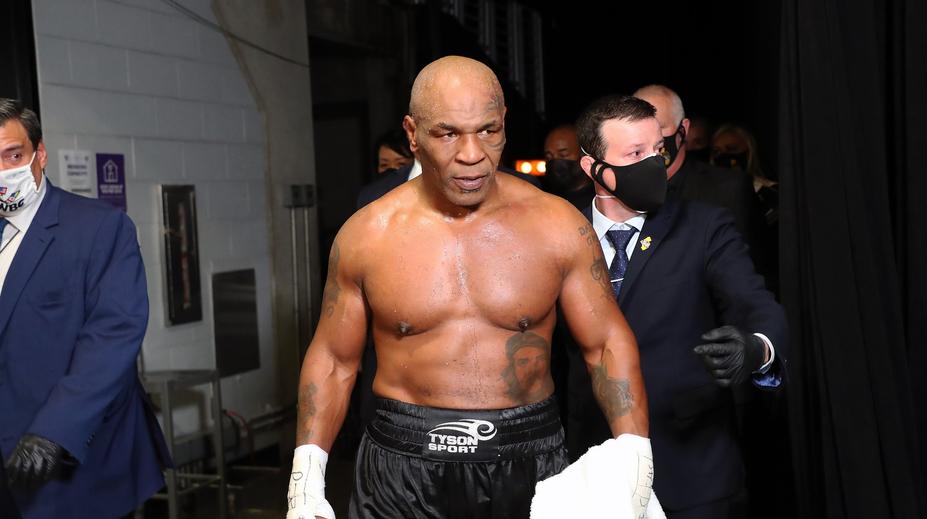 Tyson se málem rval dvakrát. Po zápase ho napadl drzý fanoušek