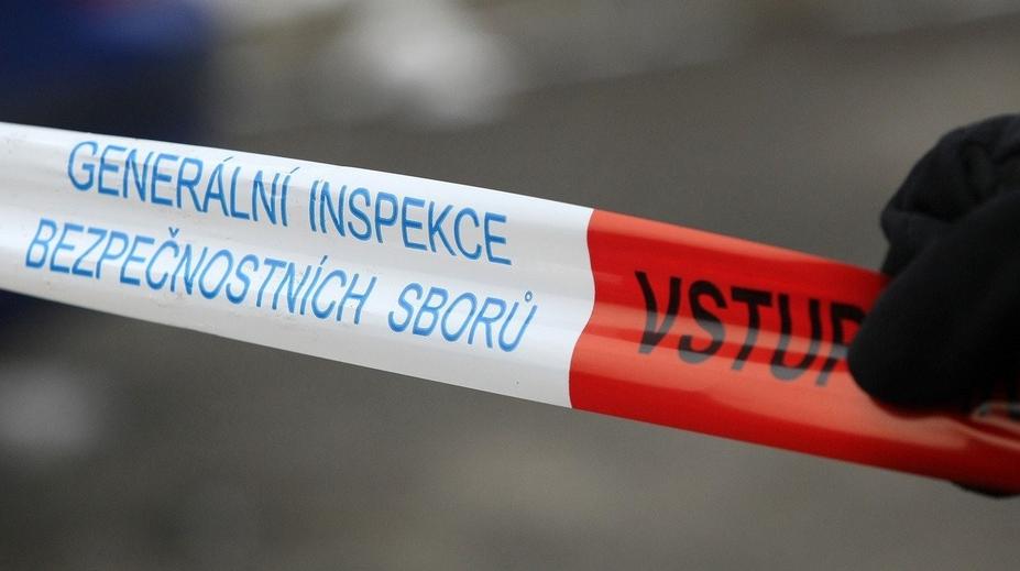 Celník z pražského letiště měl přijmout nejméně 20 úplatků. Zkracoval odbavení