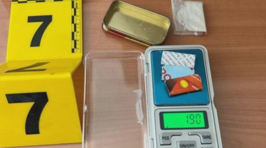 Kriminalisté v Teplicích zadrželi dva dealery. Bydleli ve stejném vchodě