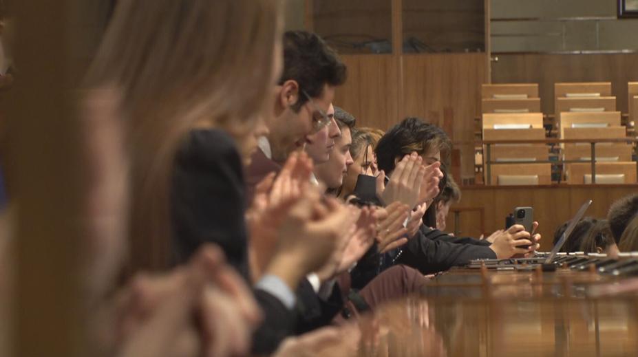 Politická akce přilákala studenty nejen z Česka. Vyzkoušeli si role europoslanců