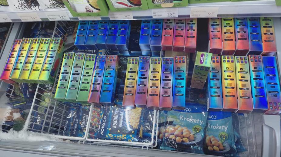 Celníci odhalili elektronické cigarety bez kolků. Zboží bylo ukryté v kýblech