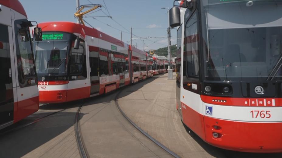 V Brně vyjel konvoj čtyřiceti tramvají. Můžou překonat český rekord