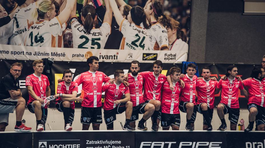 Chodov vysvlékl růžovou, na charitu vybral téměř 200 tisíc!